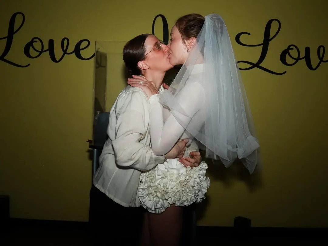 gabby windey wedding kiss with robby hoffman