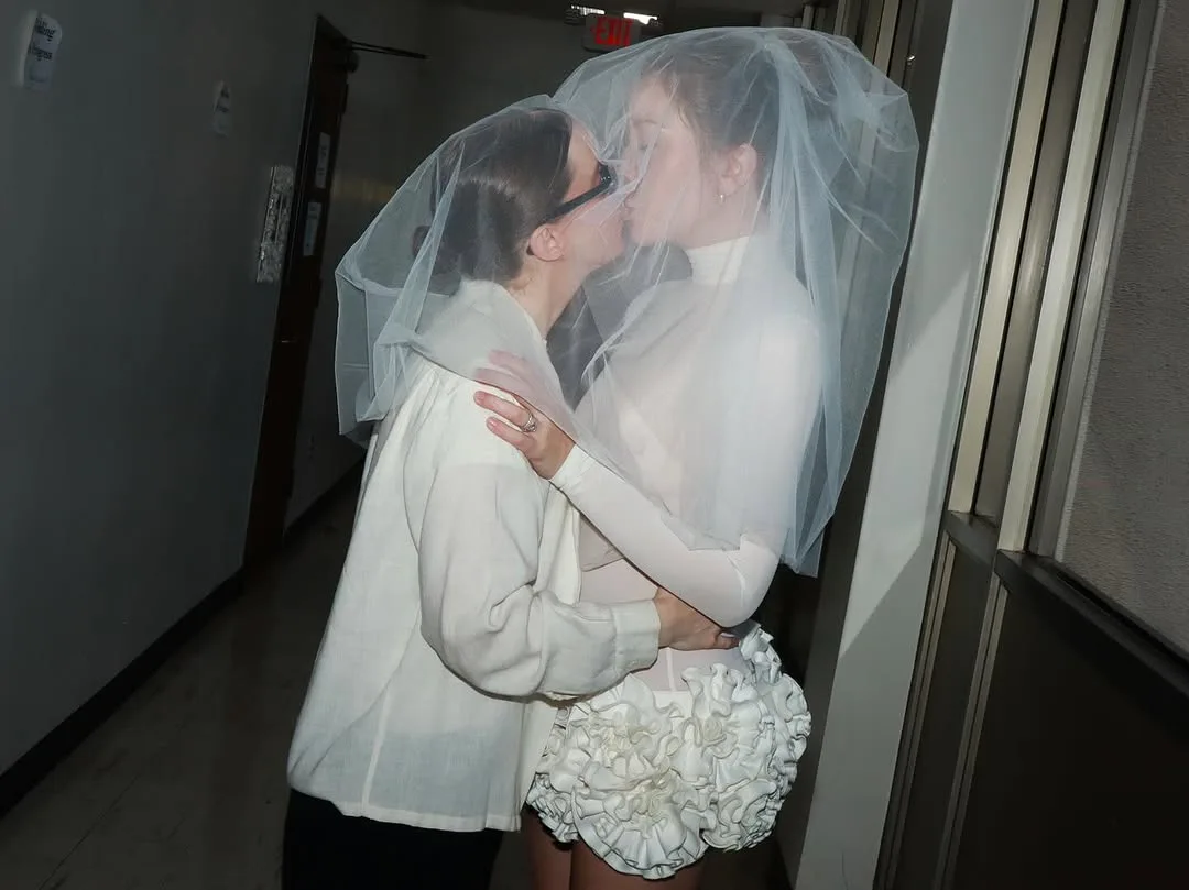 gabby windey wedding kiss
